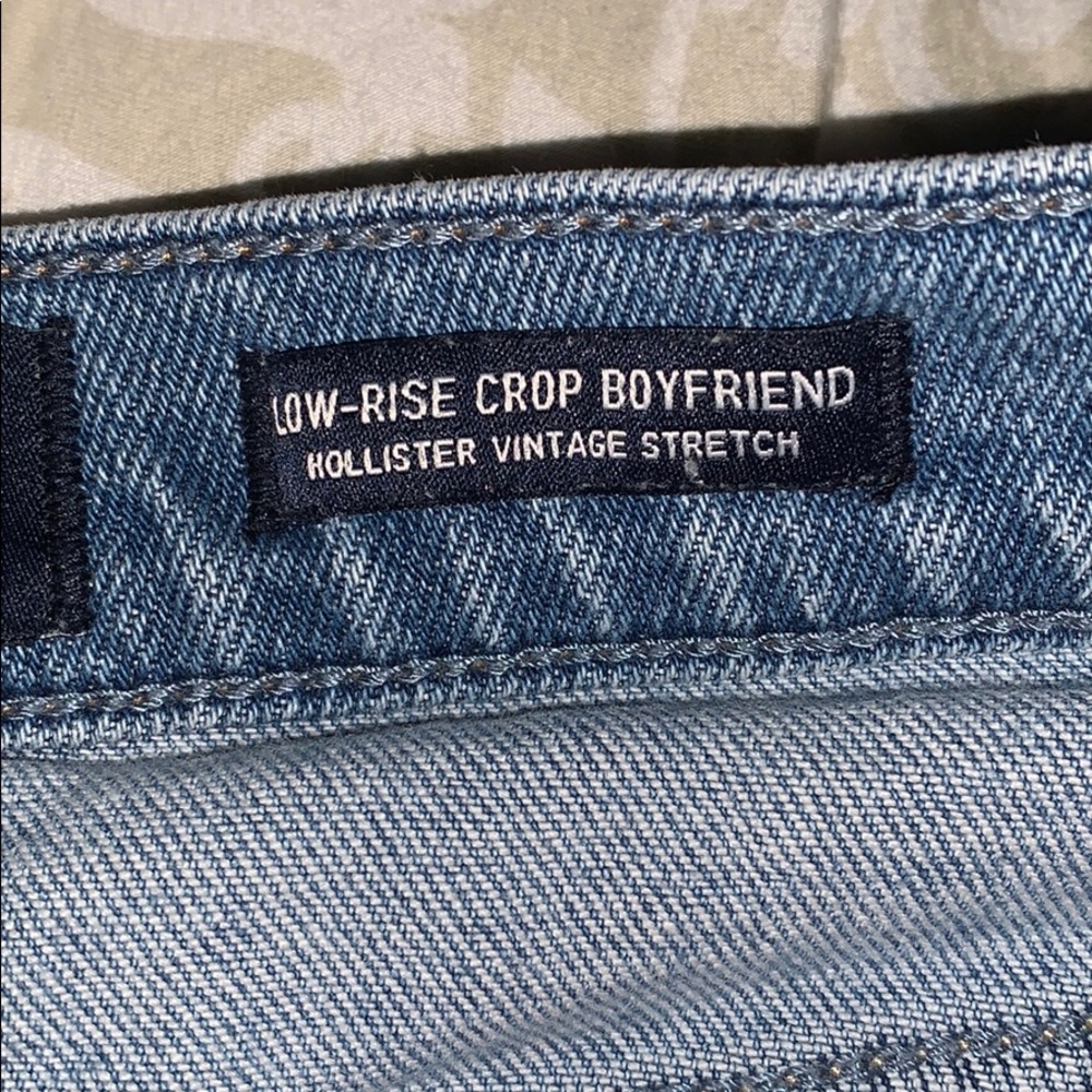 Hollister jeans size waist 26 length 25. - Picture 4 of 6
